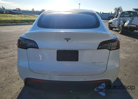2022 Tesla Model Y z USA, uszkodzony, nr VIN 7SAYGDEE3NF346582